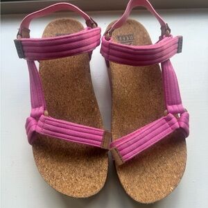 Reef Pink Sandals with Glossy Straps and Cork Footbed